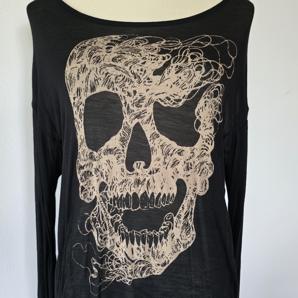Women's Skull Graphic Top